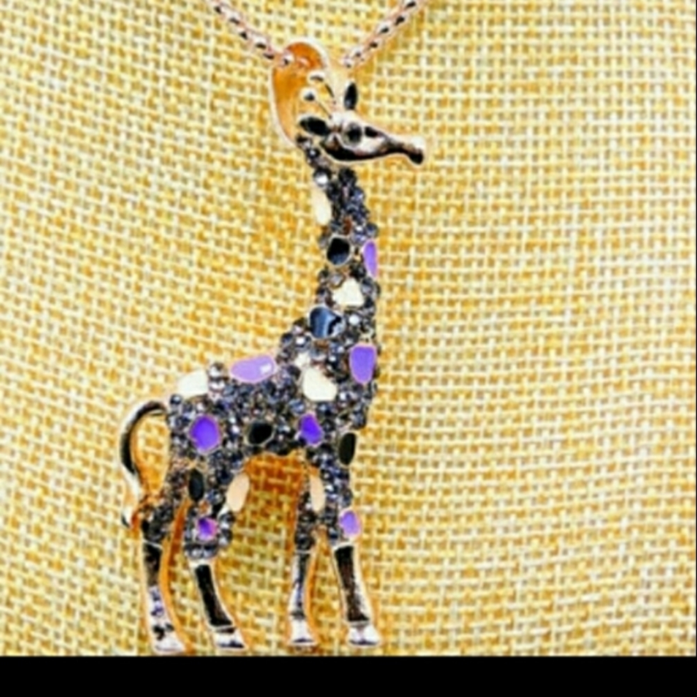 Lovely Long goldtone necklace. 38"  with enamel/crystal Giraffe pendant!!